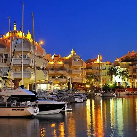 Malaga Puerto Marina Playa Parking Luxury *