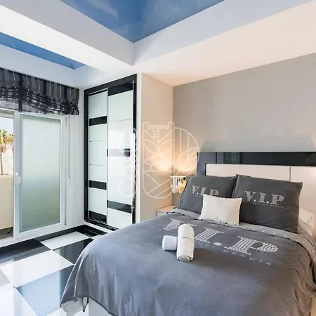 아파트 Malaga Puerto Marina Playa Vacacional Luxury 베날마데나코스타